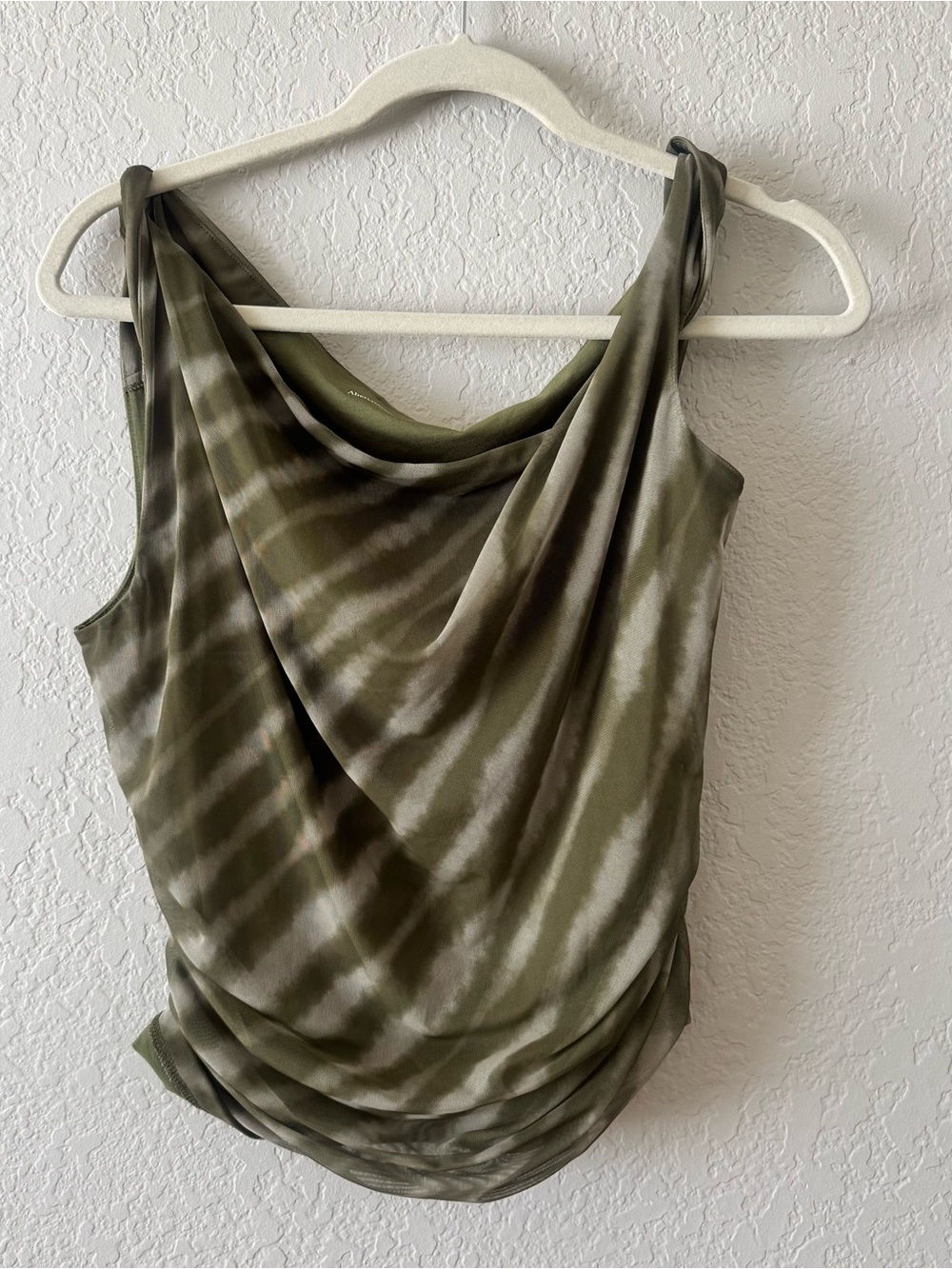 Asymmetrical Abercrombie Tank Size L